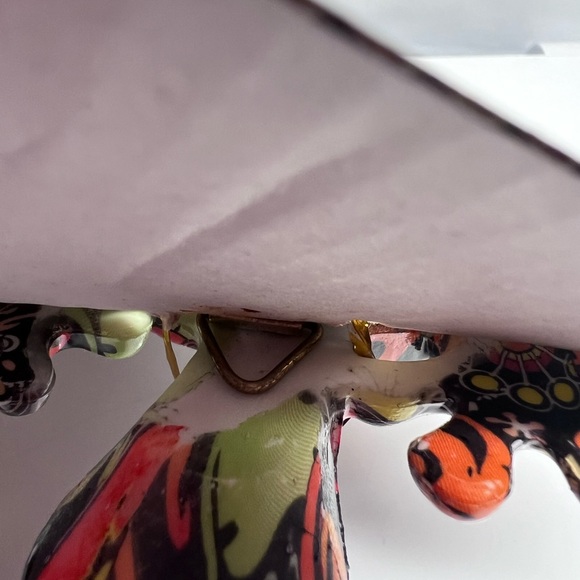 Plastic hanging multicolored geiko 9” long 4” wide decor - Picture 2 of 2